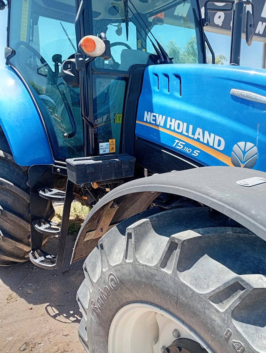 38 - Tractor New Holland T5.110.s. Usado
