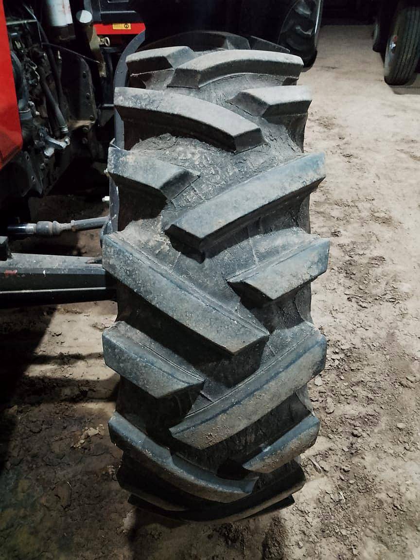 Vendo 2 Cubiertas Usadas Rodado 14.9-26. Marca Pirelli.