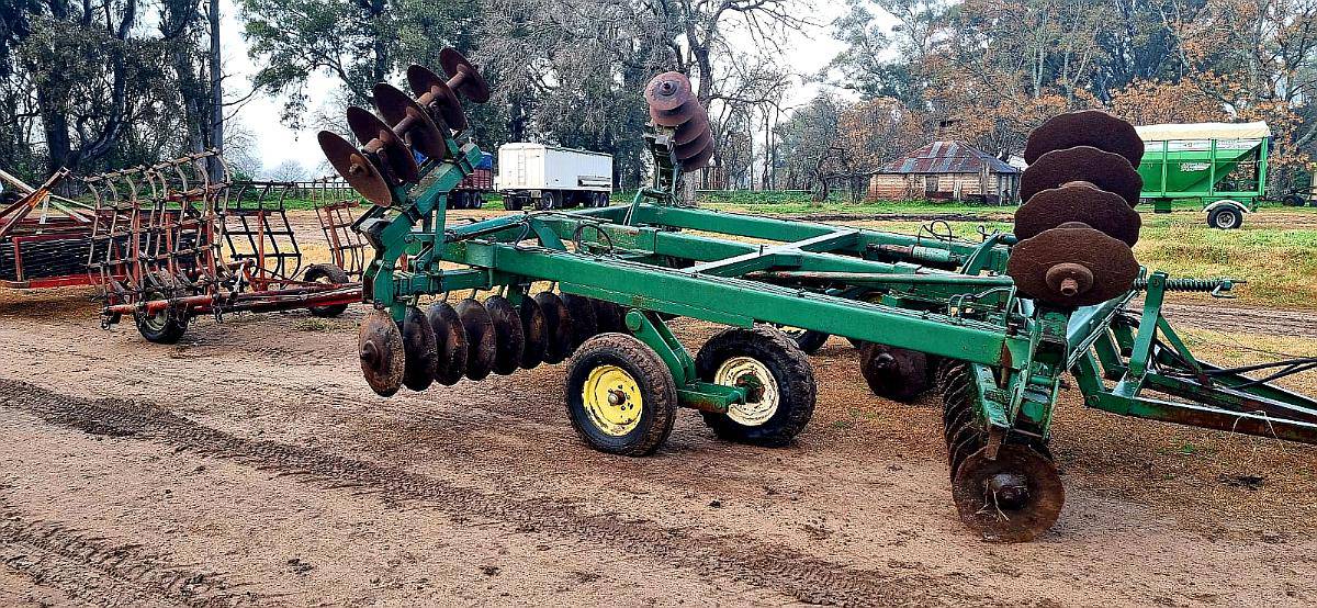 Rastra de Discos Pampero de 56, con Rastras y Rolos