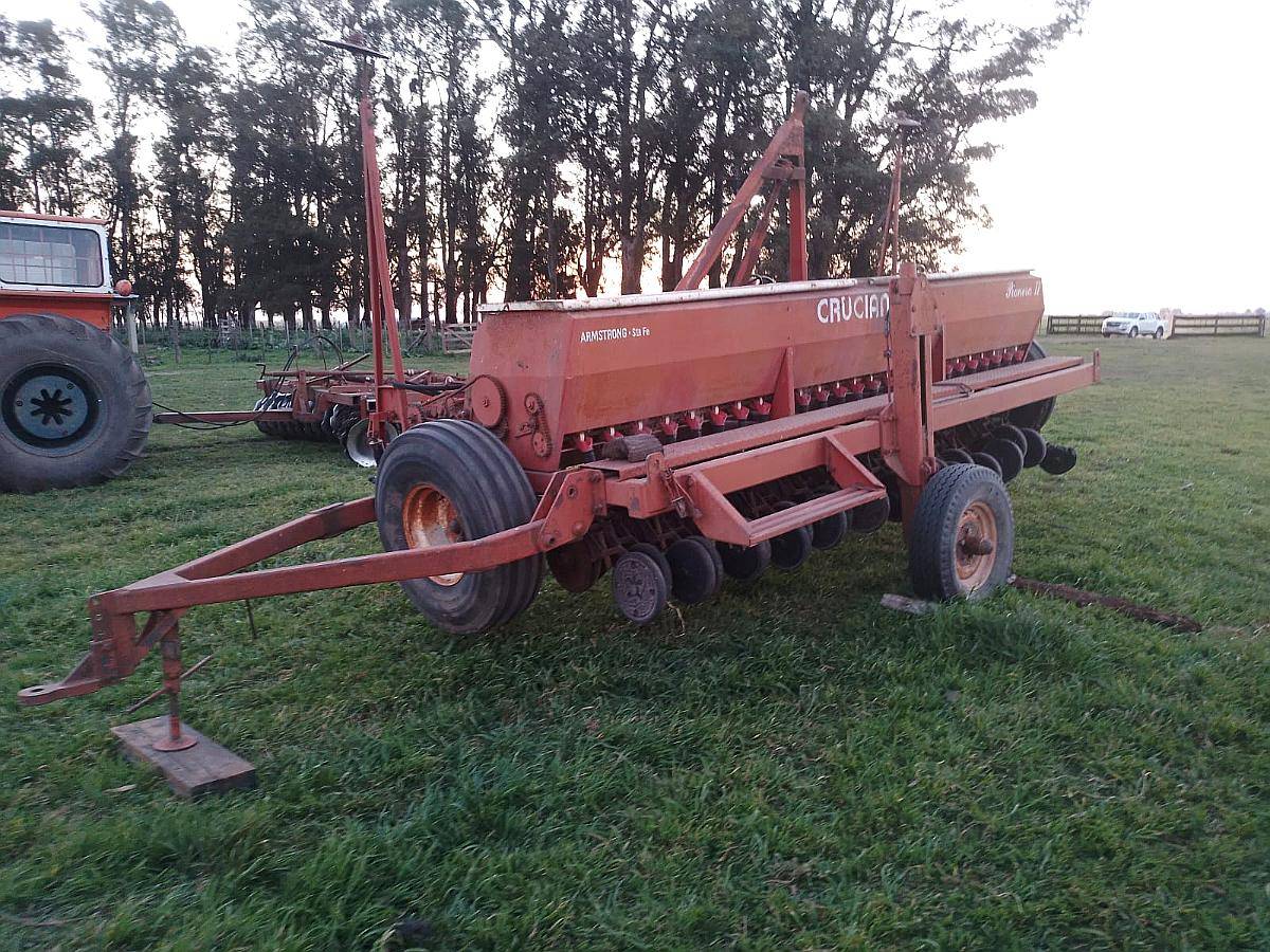 Sembradora Crucianelli de Convencional con Autotransporte.