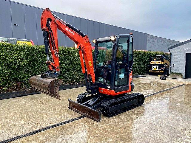 Mini Excavadora Kubota U27-4