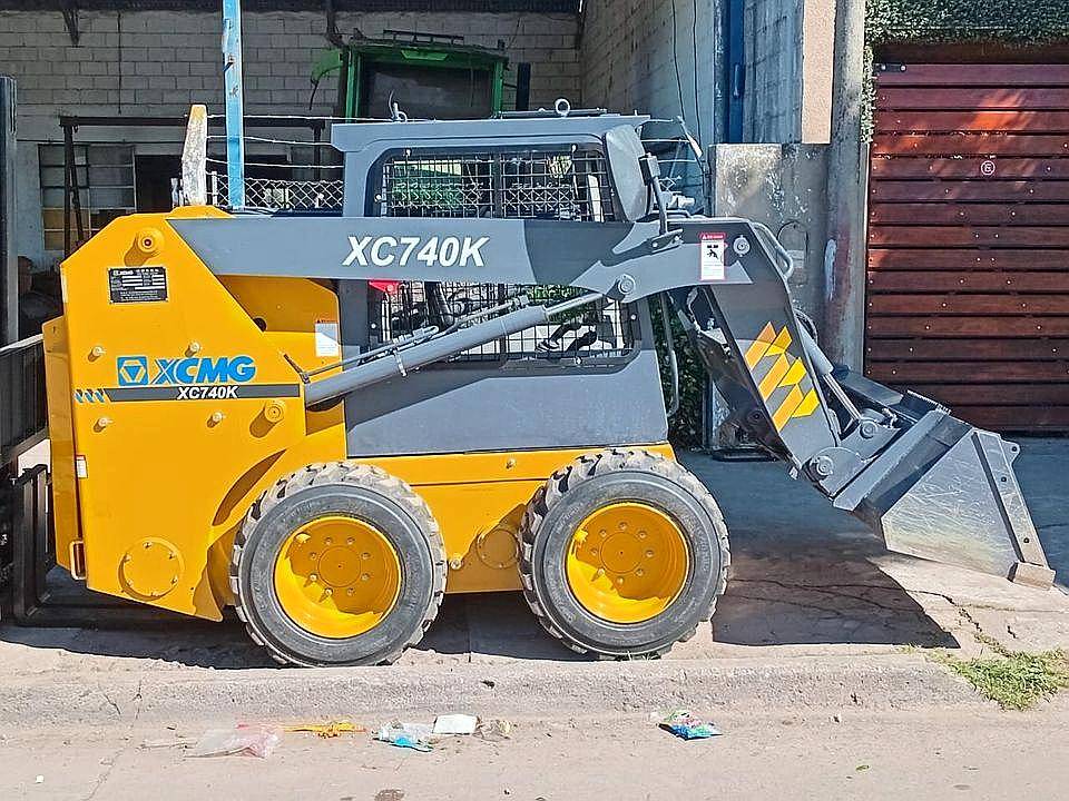 Autoelevadores y Mini Cargadora 2.5 TN y 3.5 TN Xcmg