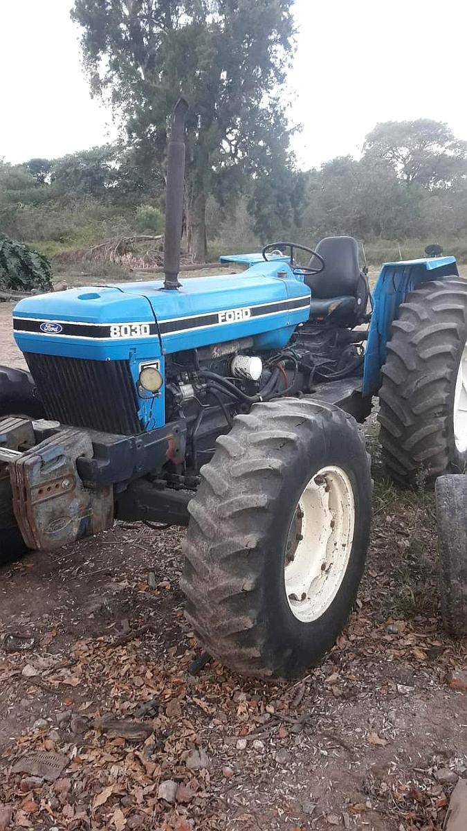 Tractor Ford 8030 .