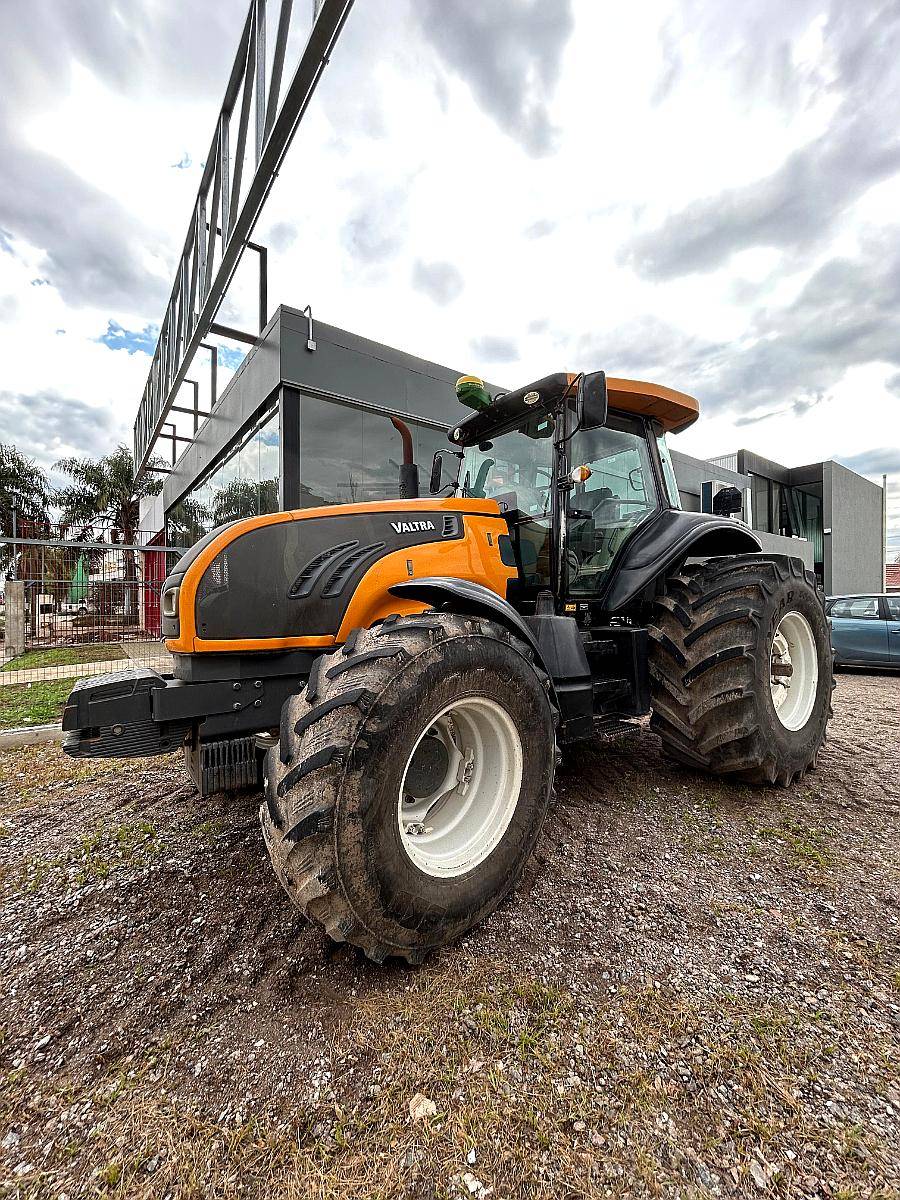 Tractor Valtra BT 170 con Piloto - Caja Powershift