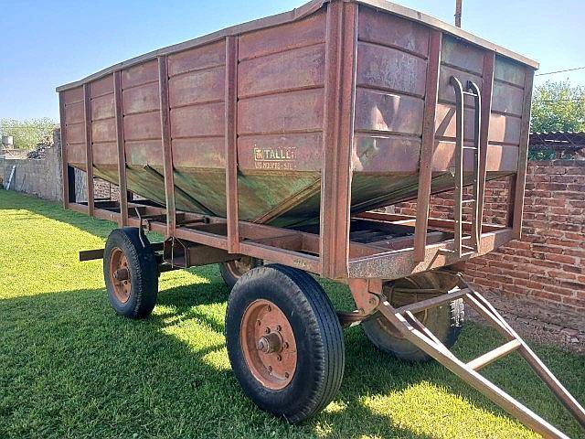 Tolva Semillera en Buen Estado
