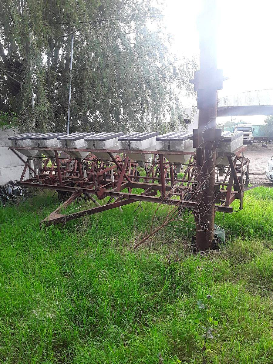 Escardillo con Fertilizador de 7 Surcos