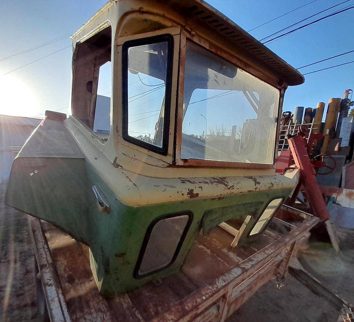 Cabina para John Deere 4420/3420- Usada.