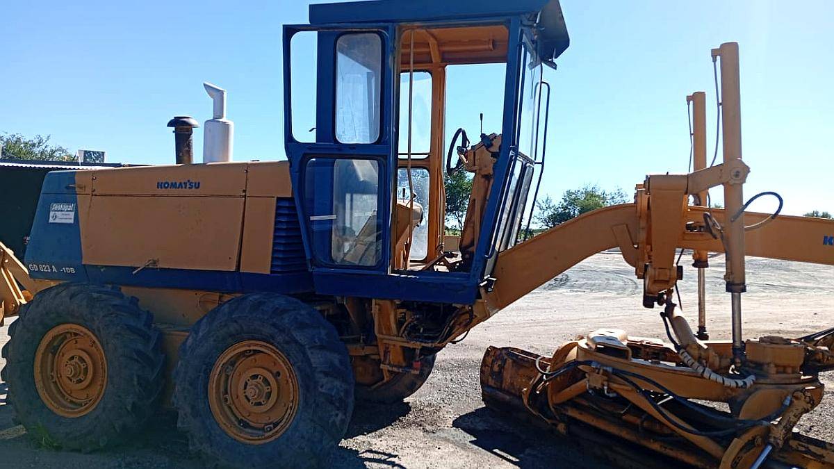 Komatsu - Motoniveladora Gd623a - año 1998