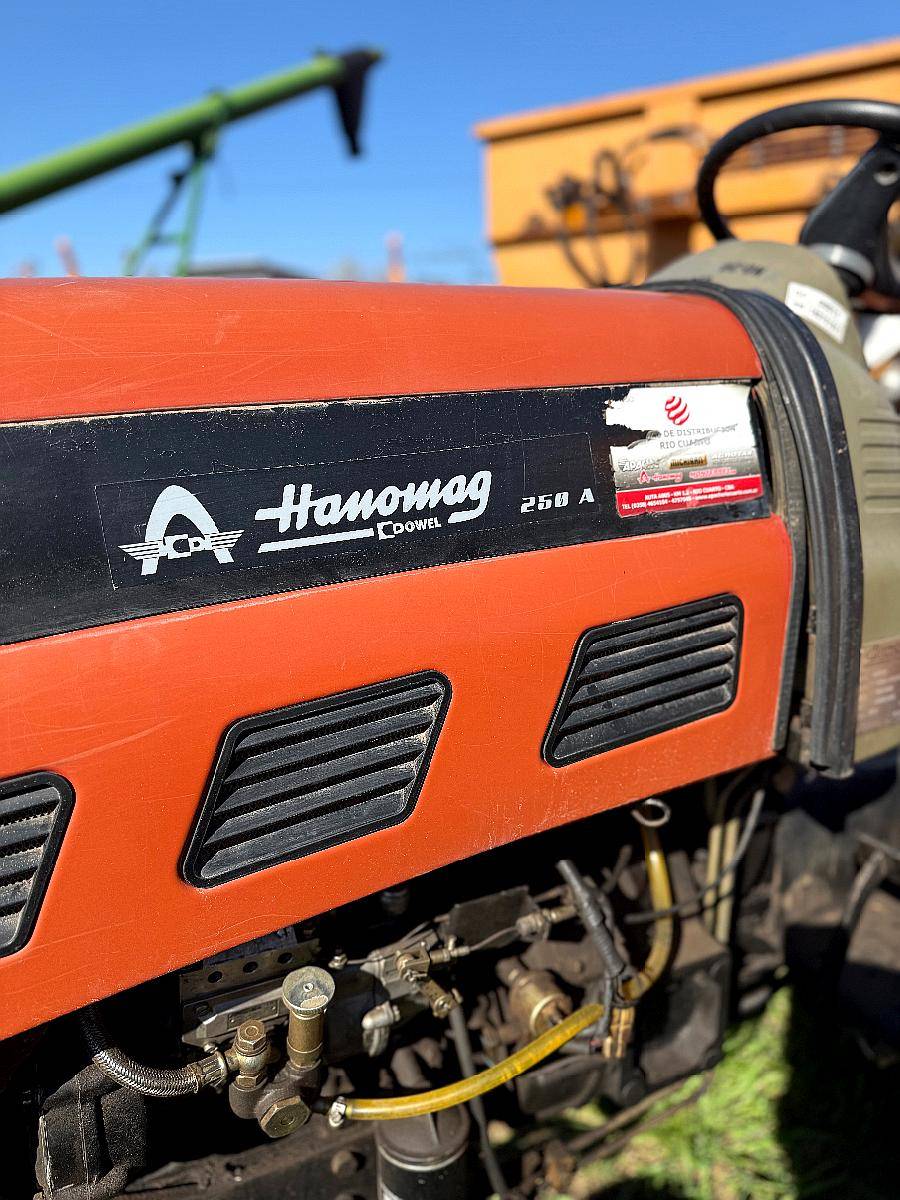 Hanomag 250a - con Desmalezadora