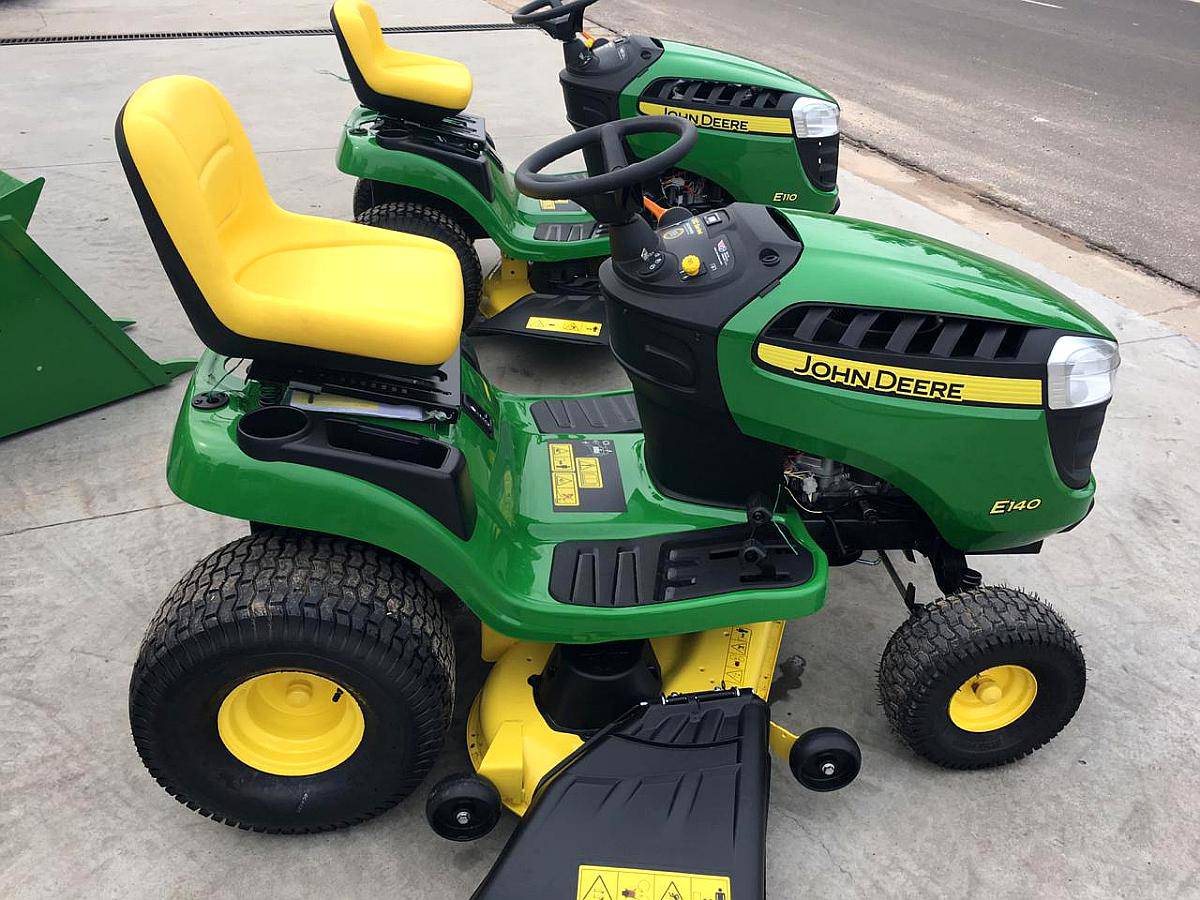 Vendo Tractor Corta Pasto John Deere. E110 y E140 Agroads