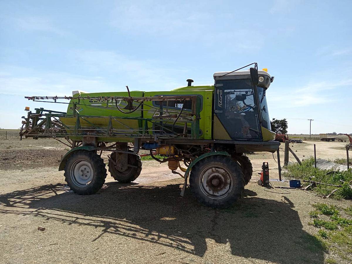 Pulverizadora Metalfor 2500 Futura