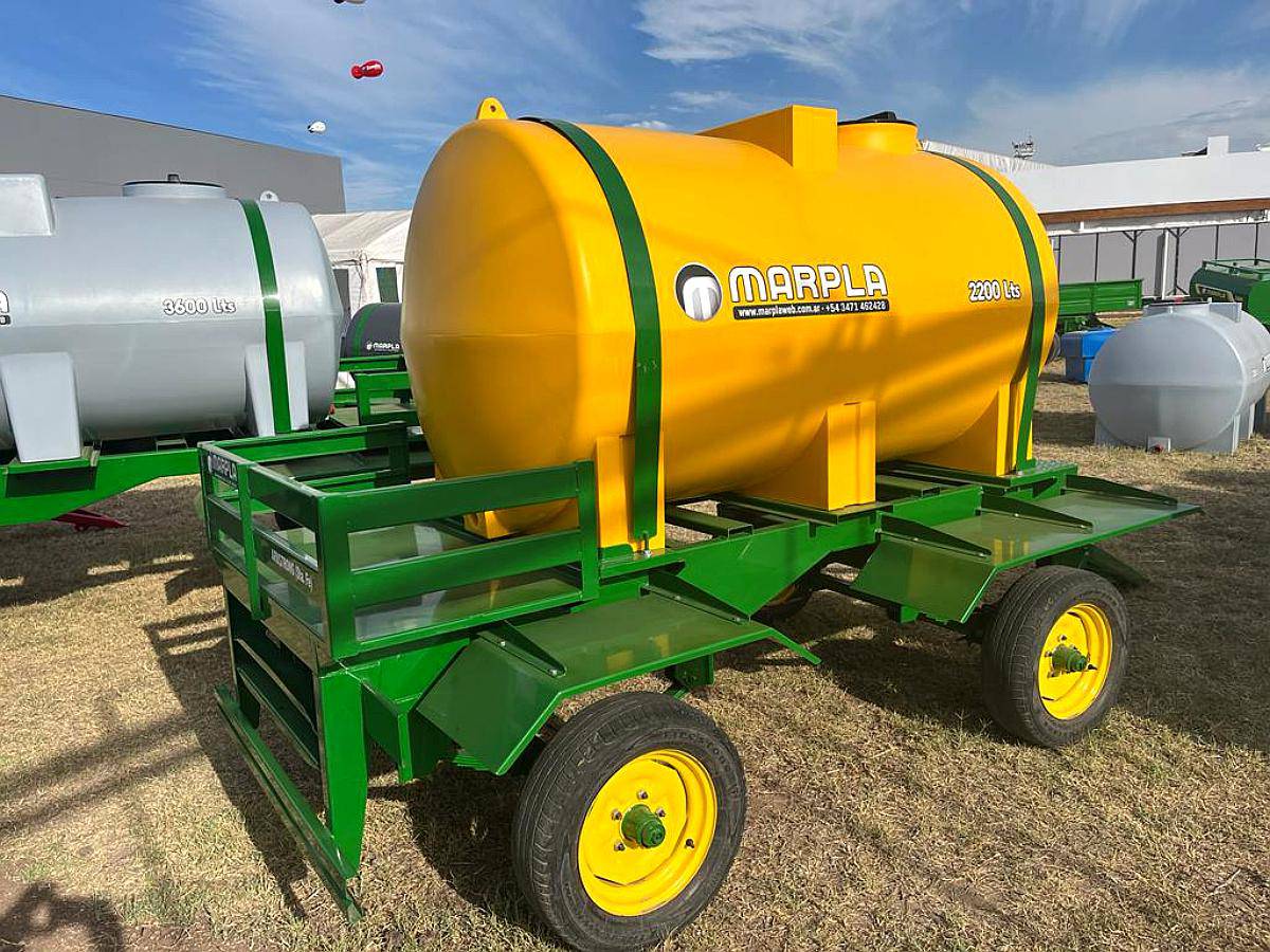 Chasis con Tanque 2200 Lts Marpla Apoyo Fumigacion