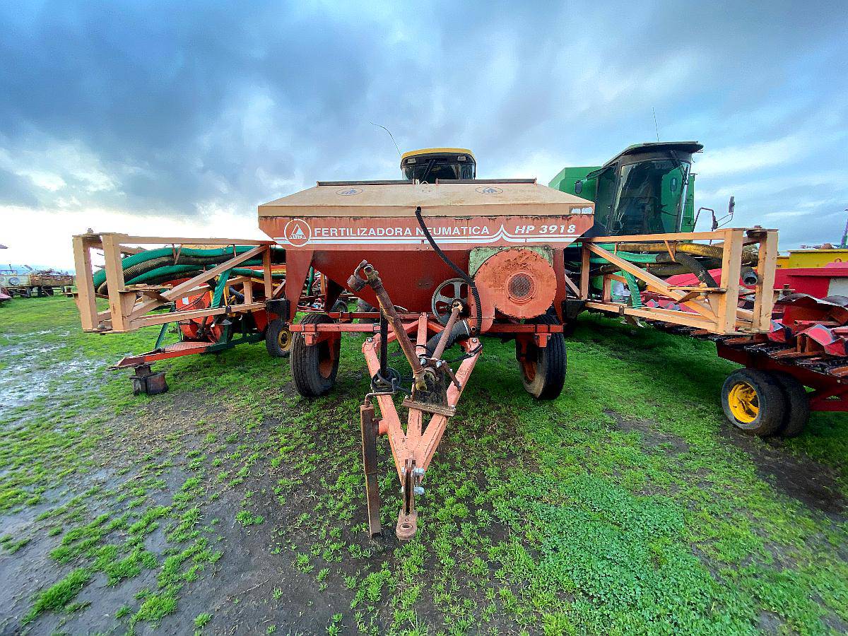 Fertilizadora Altina 3918, 18 Mts.