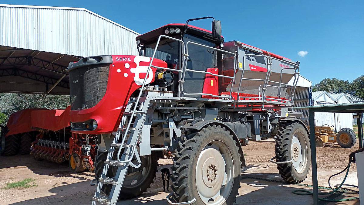 Fertilizadora Fertec F 824 Serie 6, año 2022, 400 Hs Motor,