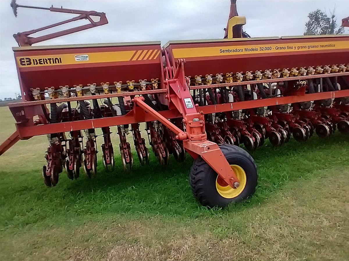 Sembradora Bertini 32000 31 a 26 y 16 a 52 Neum