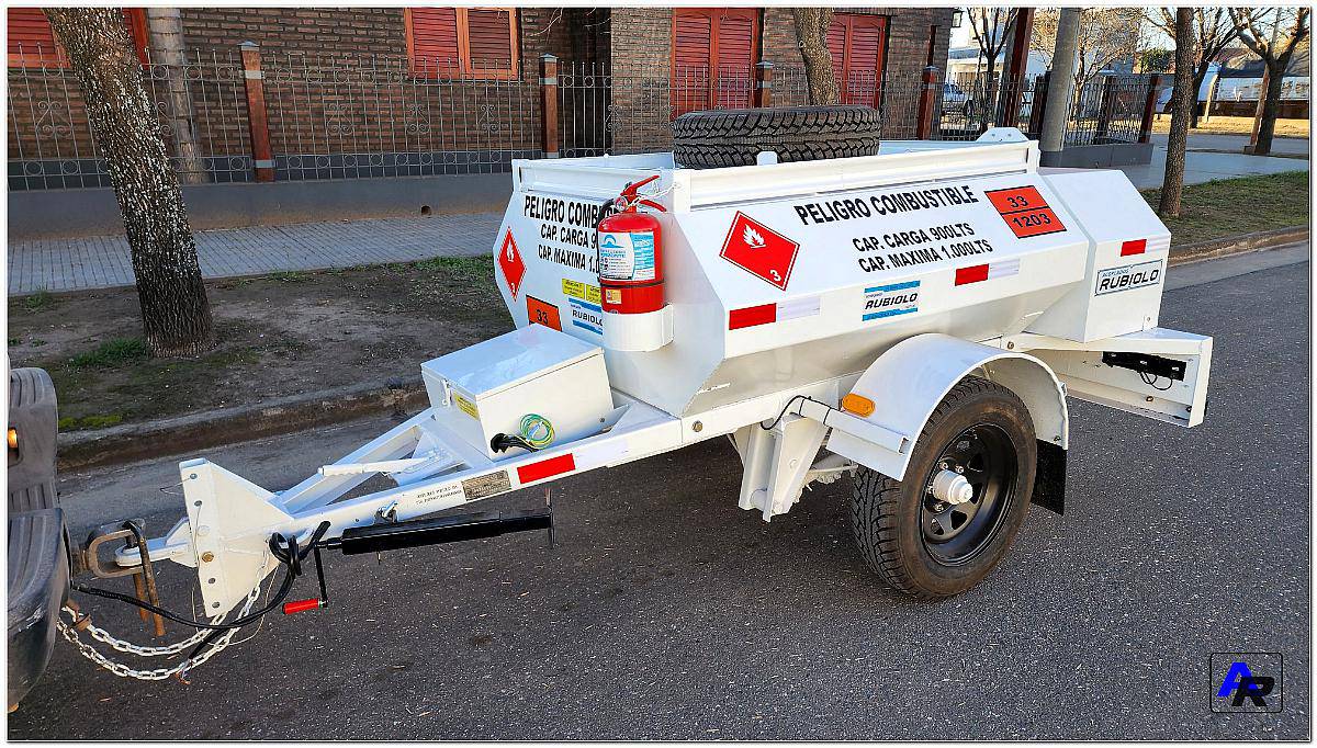Acoplado Tanque Cisterna de Chapa para 1.000 Lts.