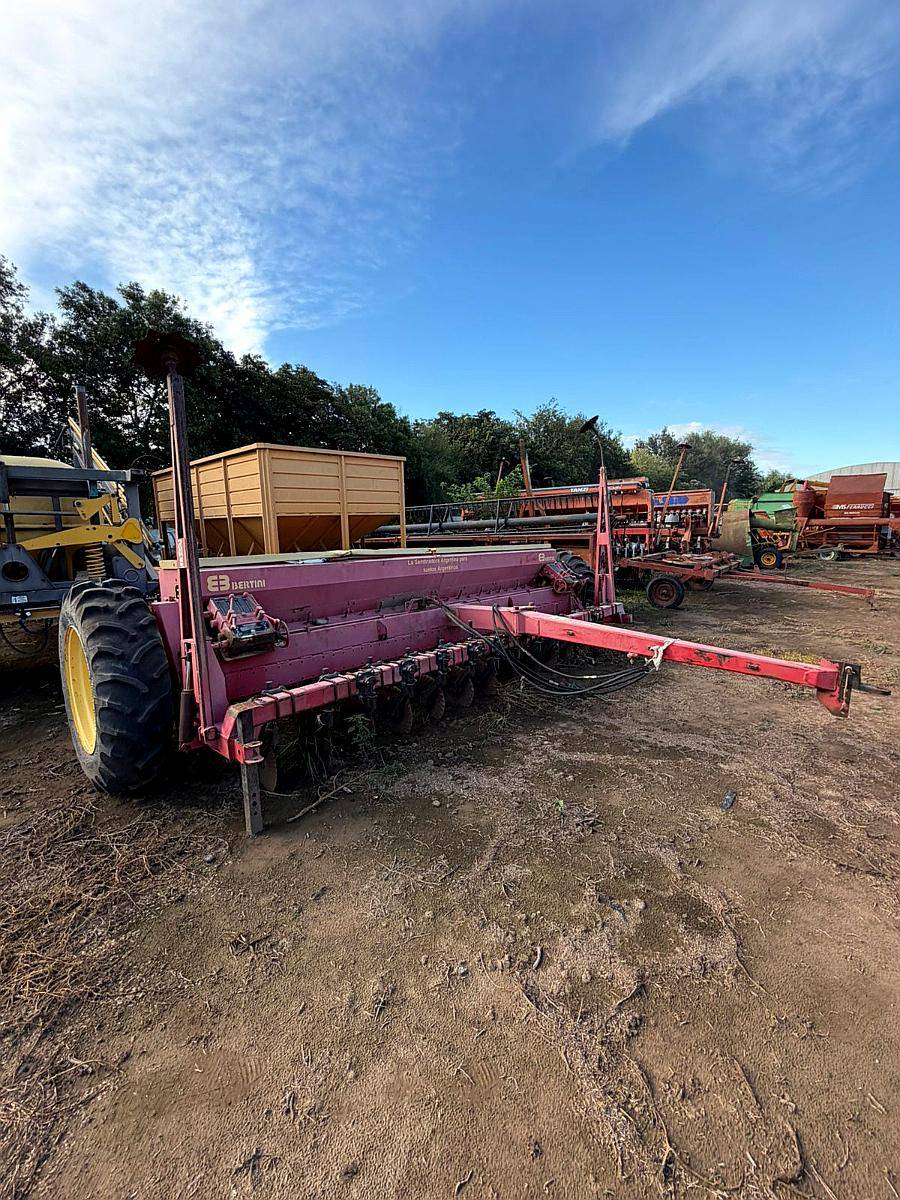 Sembradora Bertini 10000 con Fertilizador y Directa 25 Linea