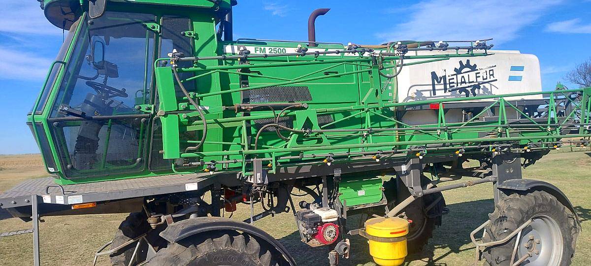 Pulverizadora Metalfor FM 2500