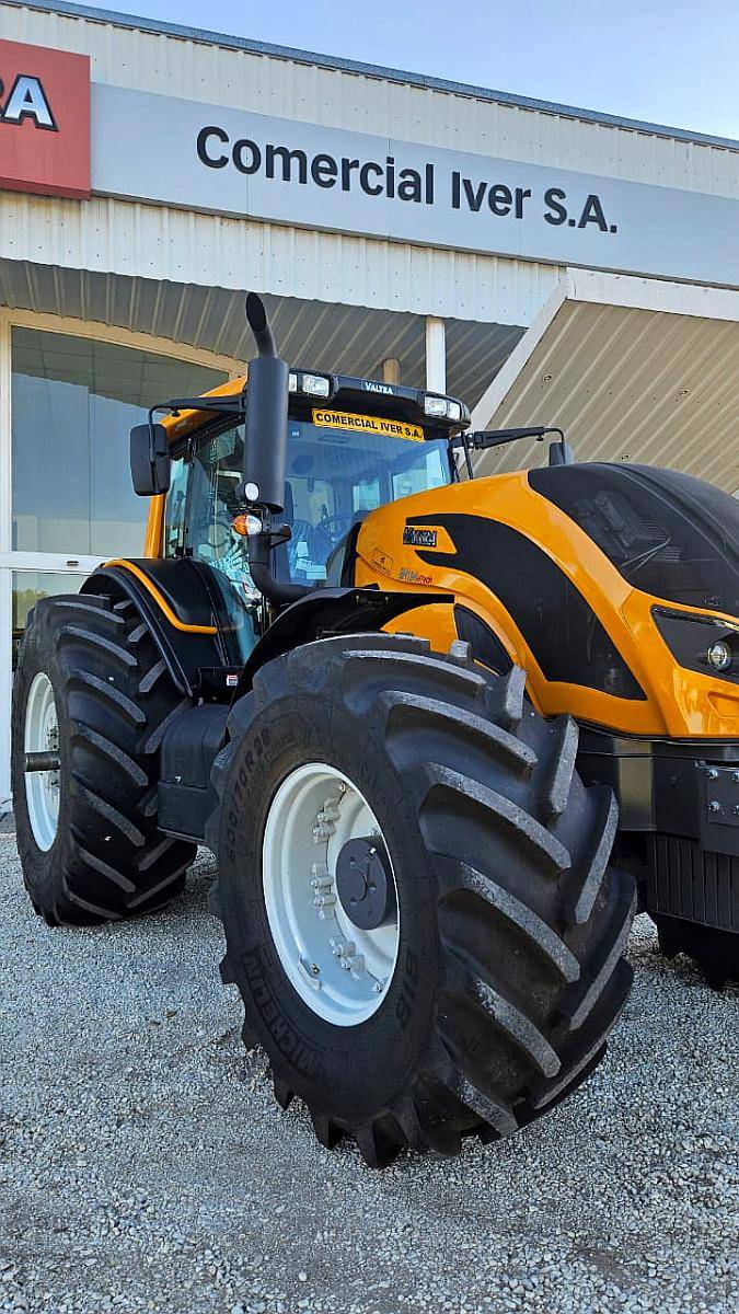 Valtra BH 194 HI Tech Semipowershift con Piloto - Disponible