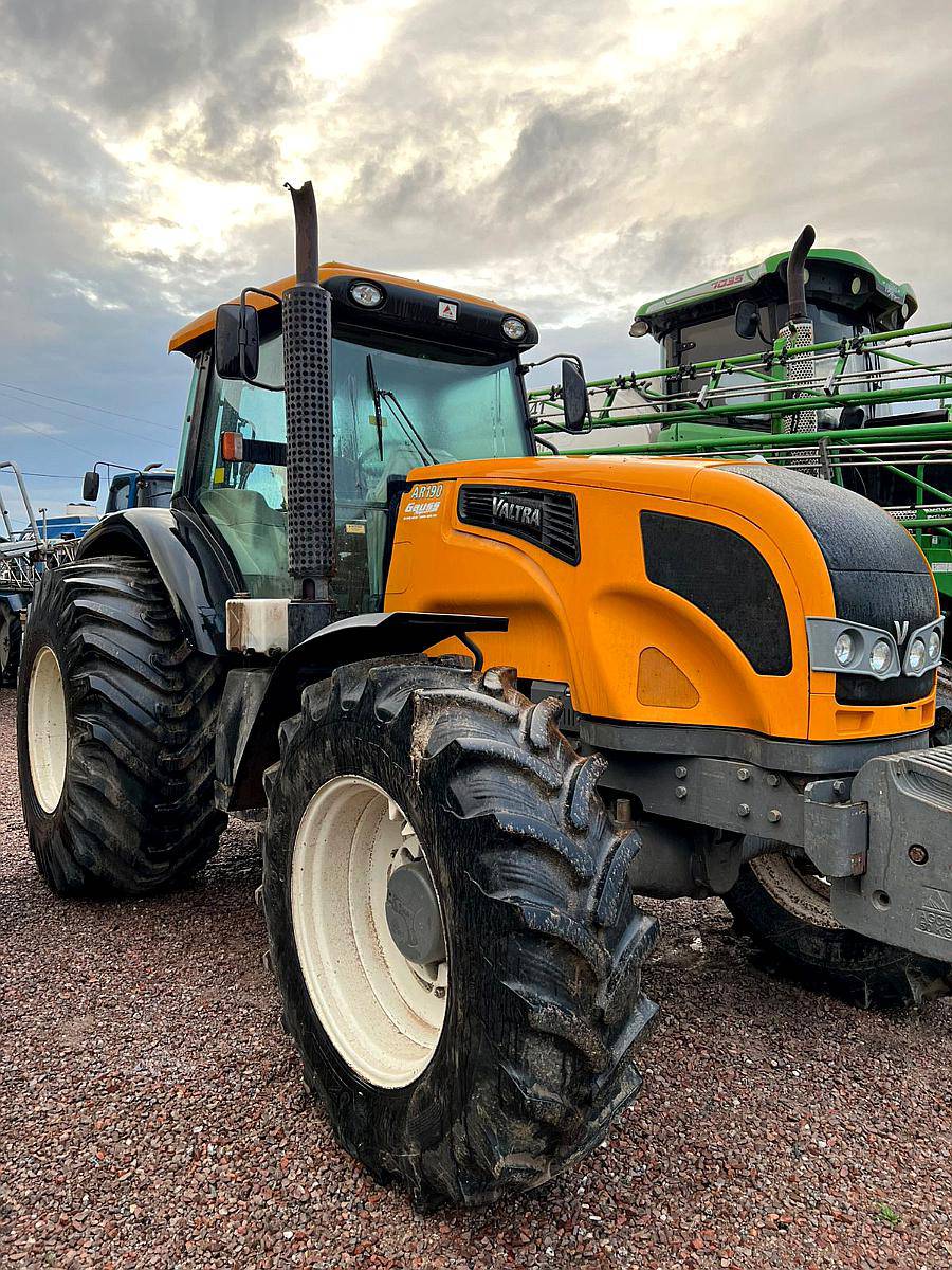 Tractor - Valtra - AR 190 HP - 2017
