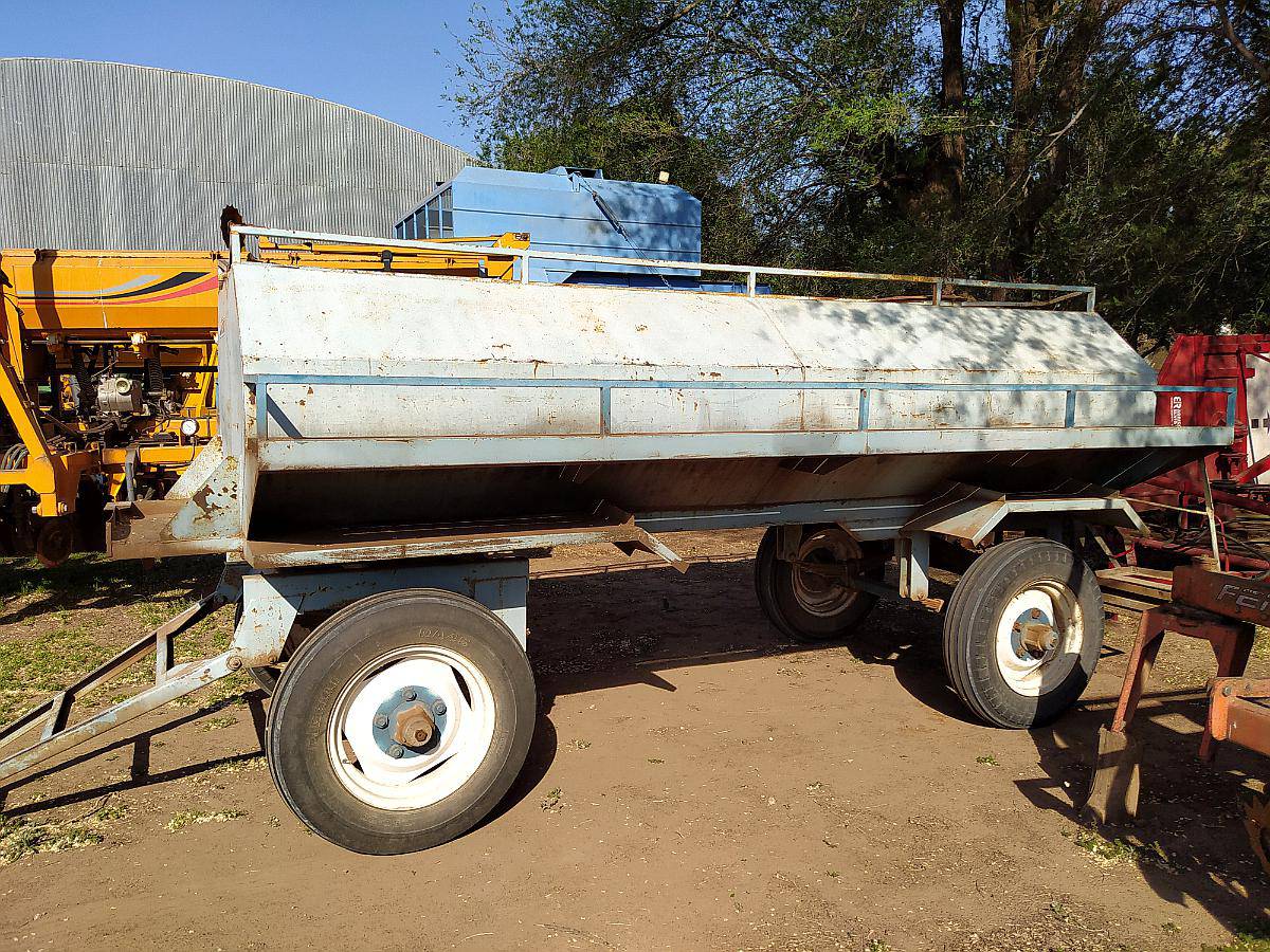 Cisterna Turia 5000 Lts - Rodado 900 X 20 - EXC Estado.