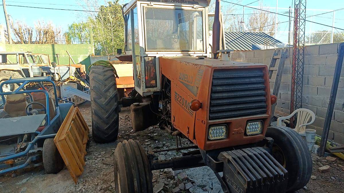Tractor Zanello 220 M - Excelente Estado y Mecánica.-