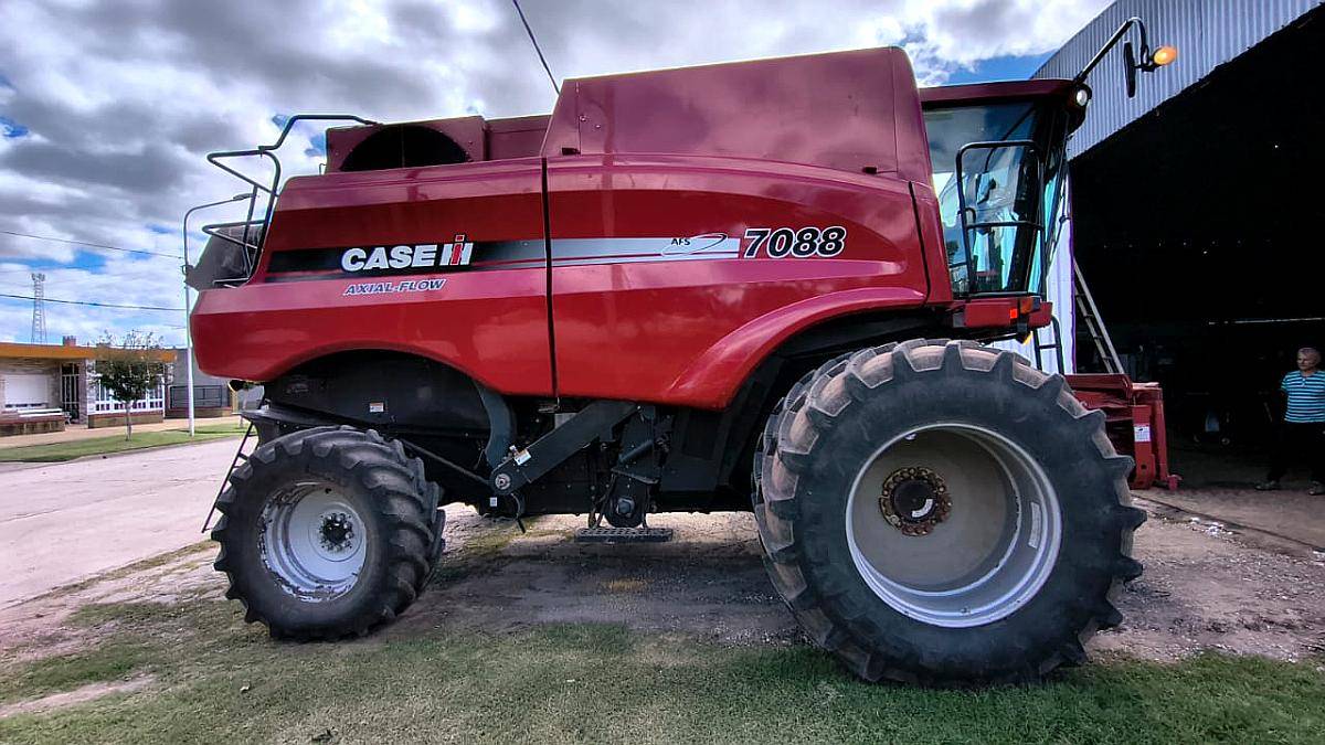 Cosechadora Case IH 7088 año 2011 + Drapper Piersanti 35 PIE
