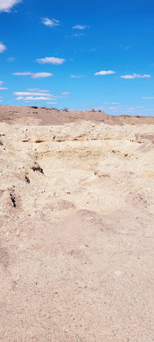 Campo con Cantera de Arena Bentonita Arena de Fractura