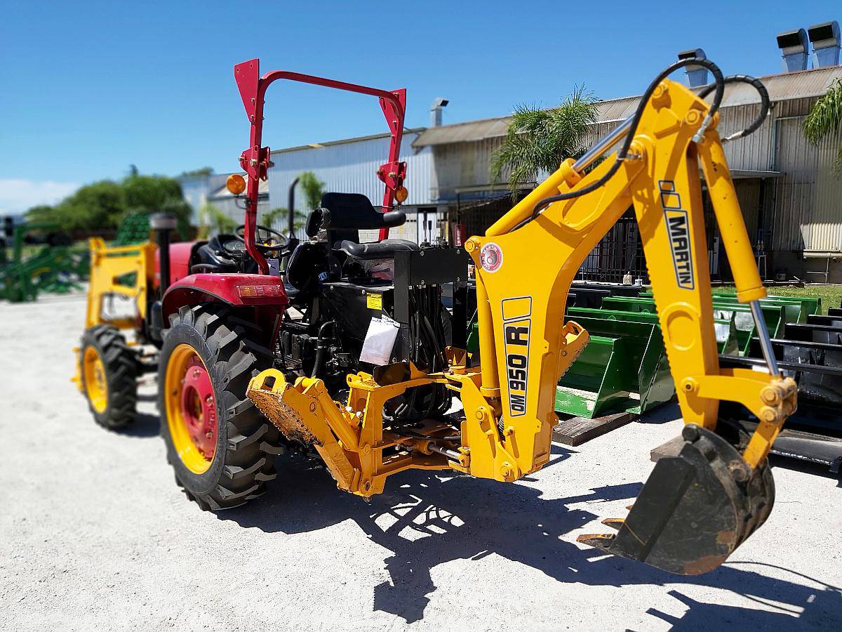 Om 200 F Euro y Retroexcavadora OM 950 R