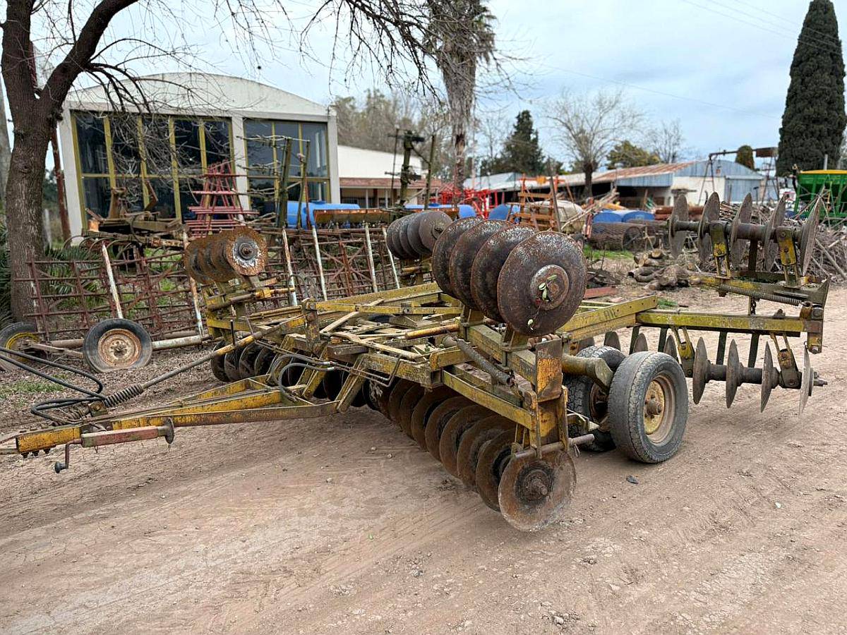 Rastra Desencontrada DAN CAR de 56 Platos con Alas a Resorte