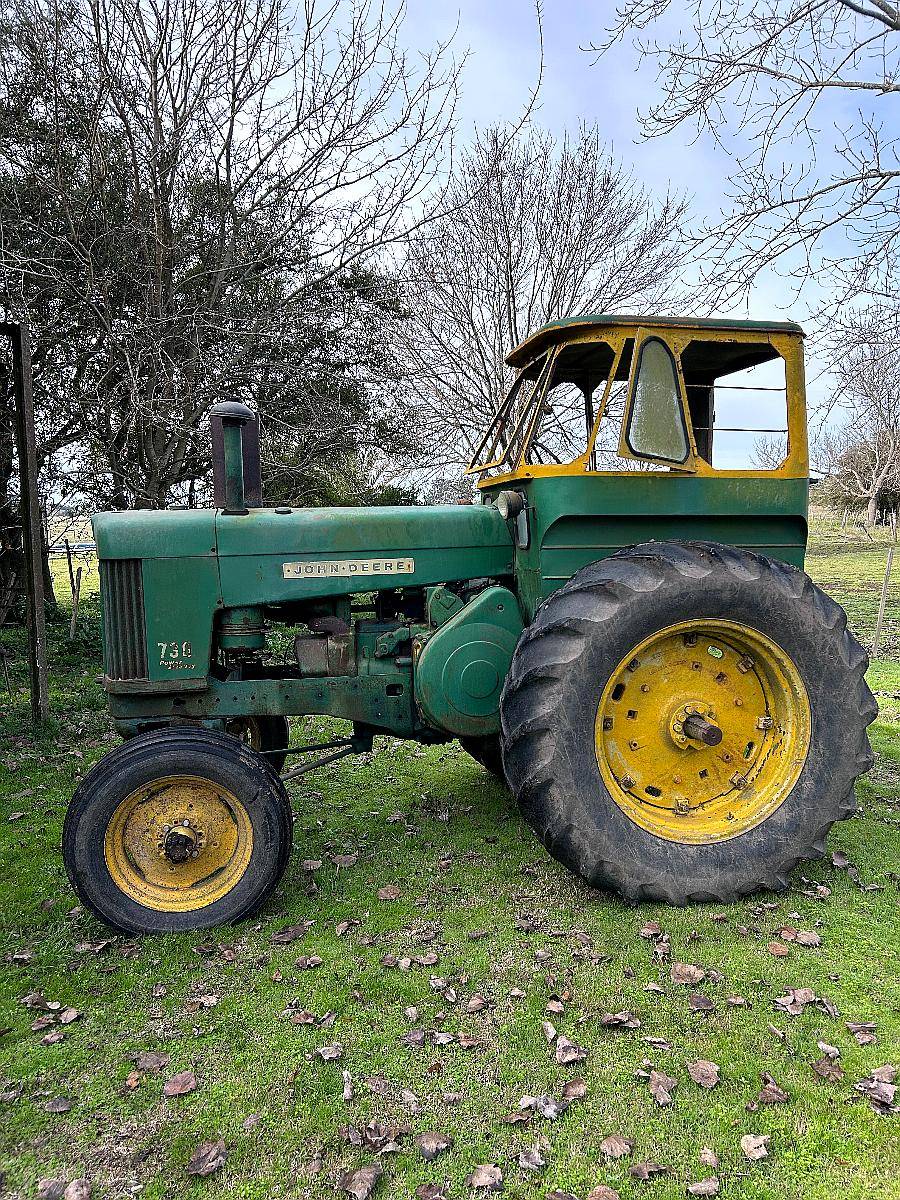 Tractor John Deere 730
