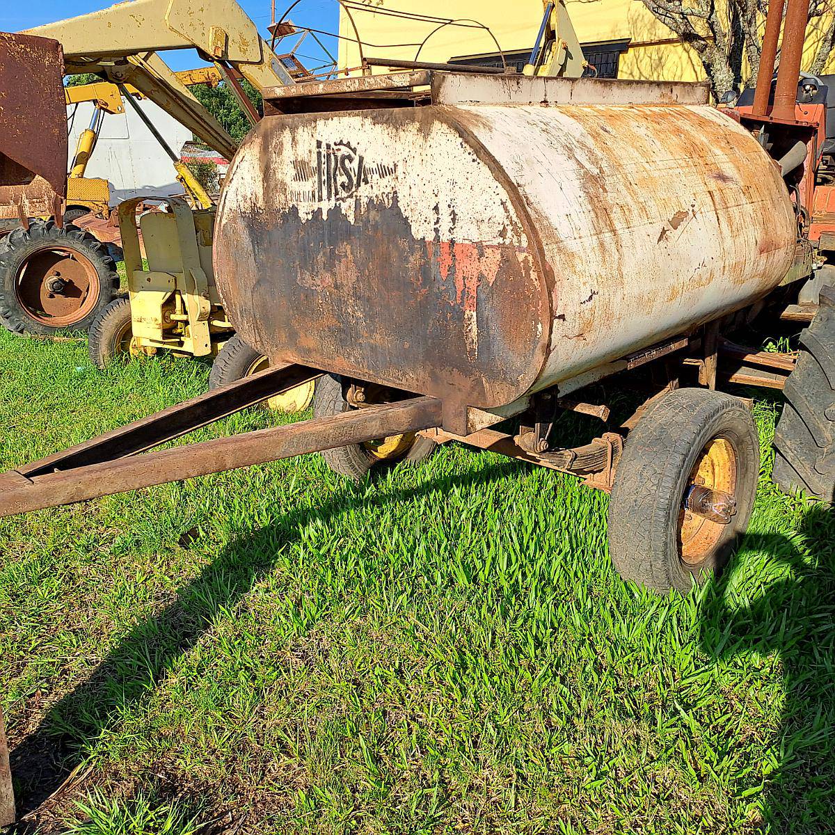 Acoplado Cisterna 1500 Lts Marca Irsa Bien de Cubiertas