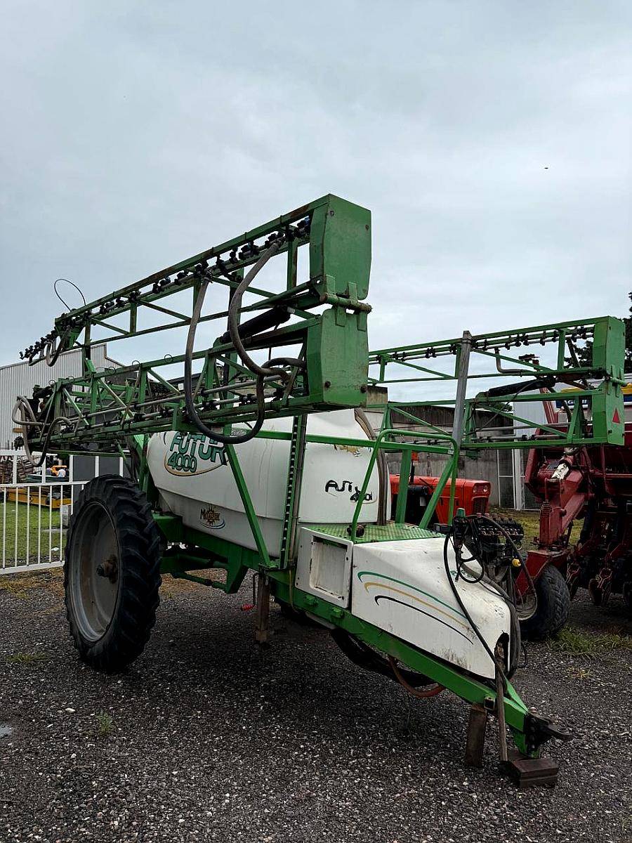 Pulverizador Metalfor Futur 4000, 27 Mts, Joystic, 2014