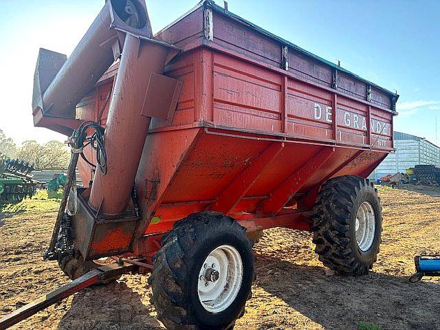 Tolva Autodescargable Degrande 16 TN, muy Buena