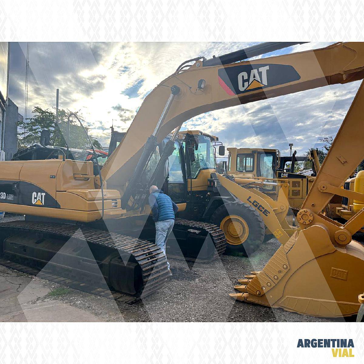 Excavadora Caterpillar 323dl (id818)