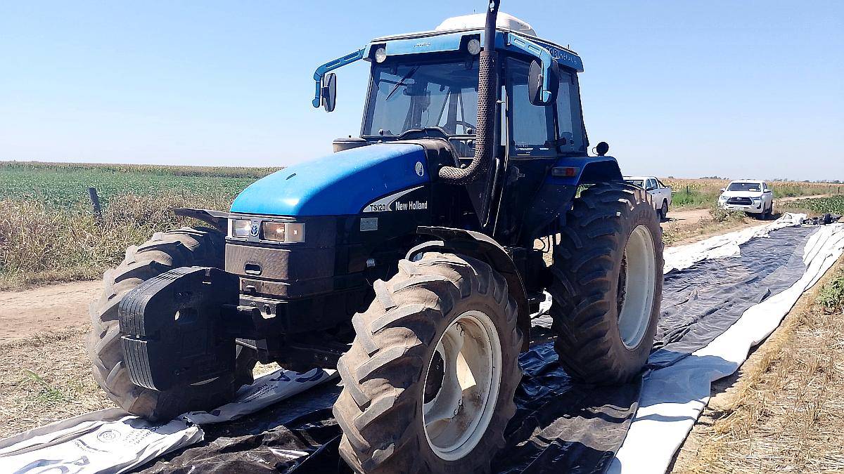 Tractor New Holland TS 120 4X4 año 2008