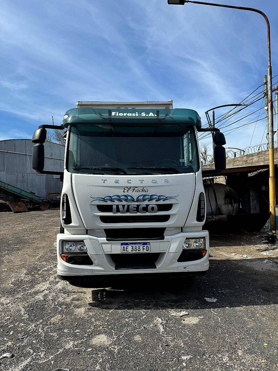 Iveco 170e28t con Caja Sider Engomada