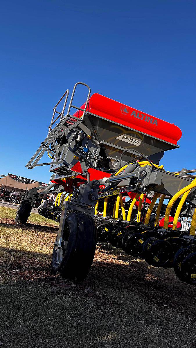 Fertilizadora / Incorporadora Neumática Altina HP 4233i