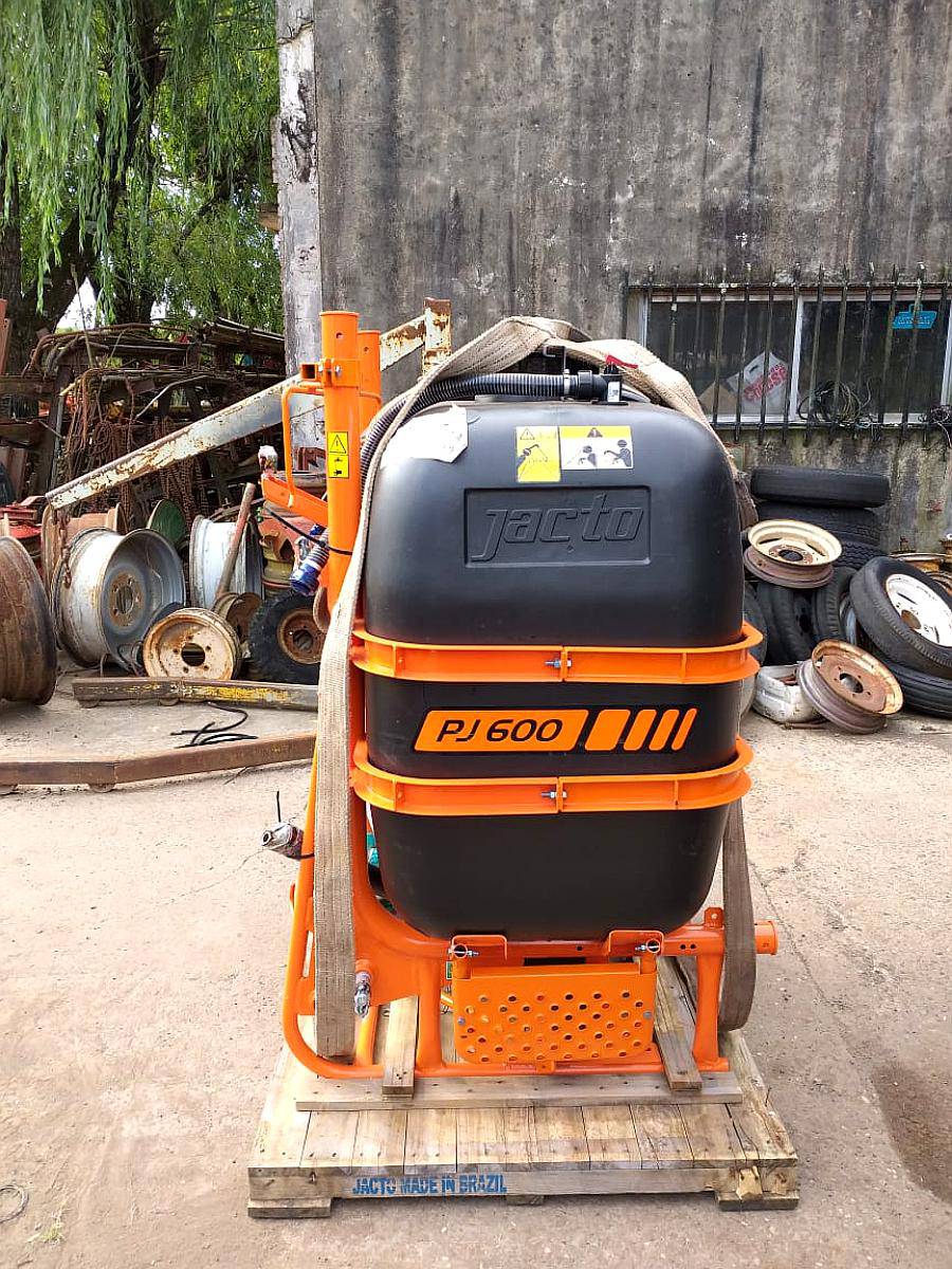 Pulverizador Jacto PJ 600 SB Disponible