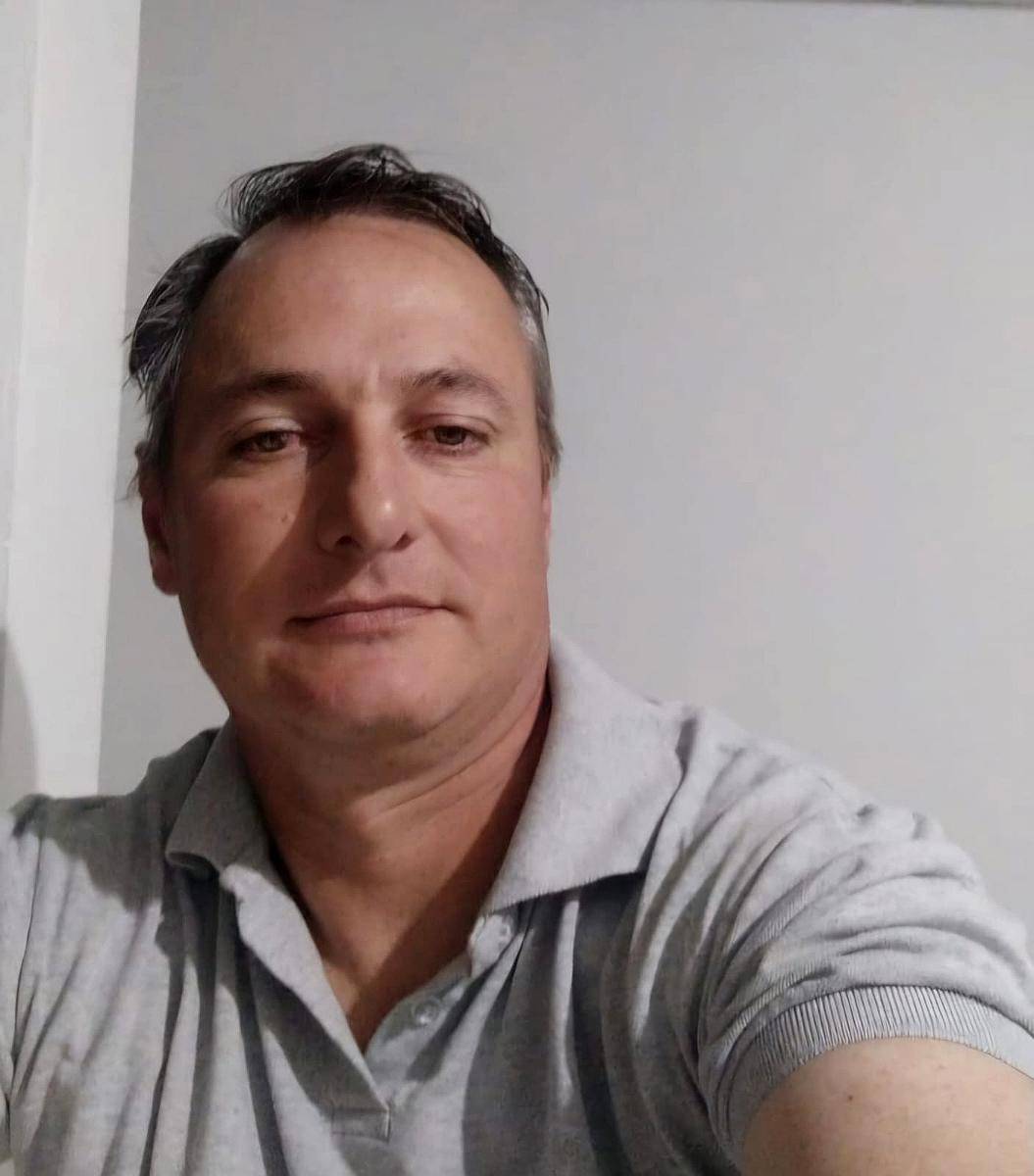 Encargado de Campo Agricola. Mecanico. Tractorista)