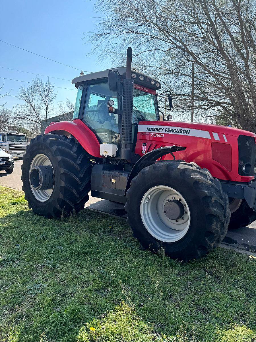Massey Ferguson 7390, 200 HP y Piloto.