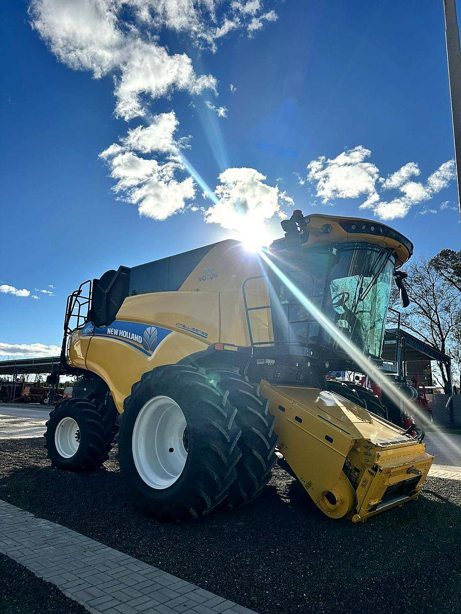 New Holland CR 7.90