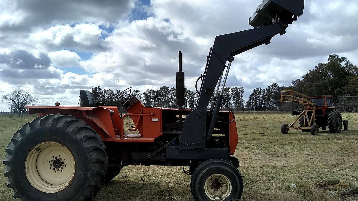 Tractor Zanello UP 100 con Pala Frontal