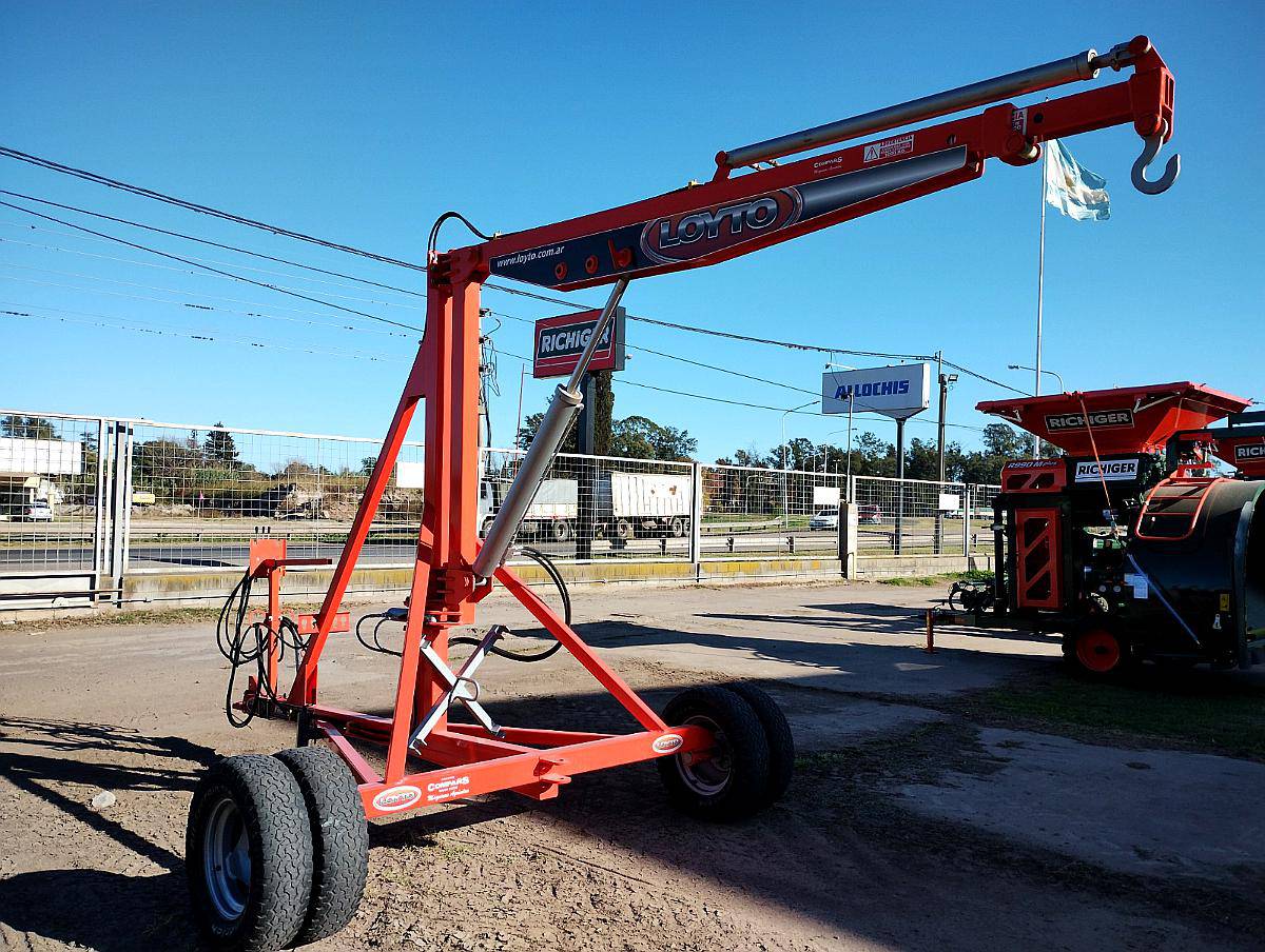 Grúa Nueva, Loyto 2500 Kg con Comando Hidráulico y 3 Movim.