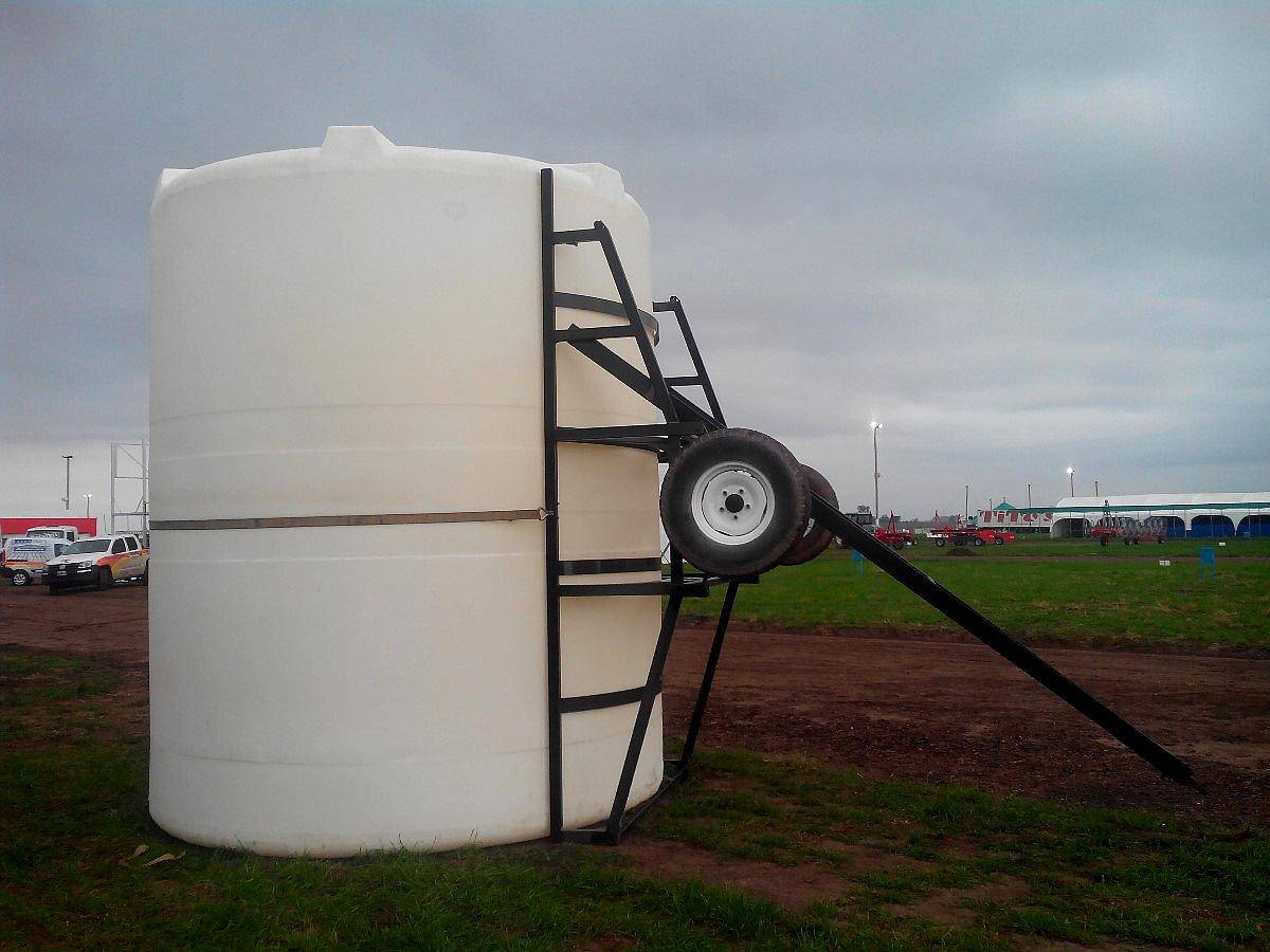 Tanque Vertical 26.000 Litros con Trailer de Traslado
