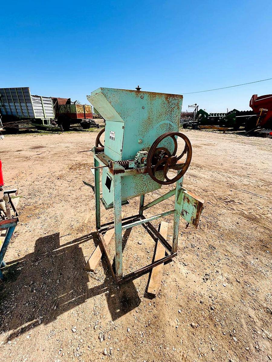 Quebradora de Granos Electrica Giuliani .