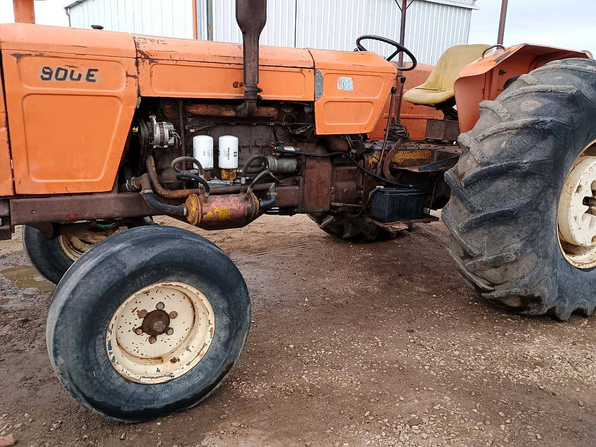 Tractor Fiat 900, sin Cabina, año 1978, 115 HP, Hidraulico.