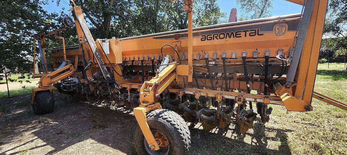 Sembradora Agrometal TX Mega de 22 a 35 cm Neumático