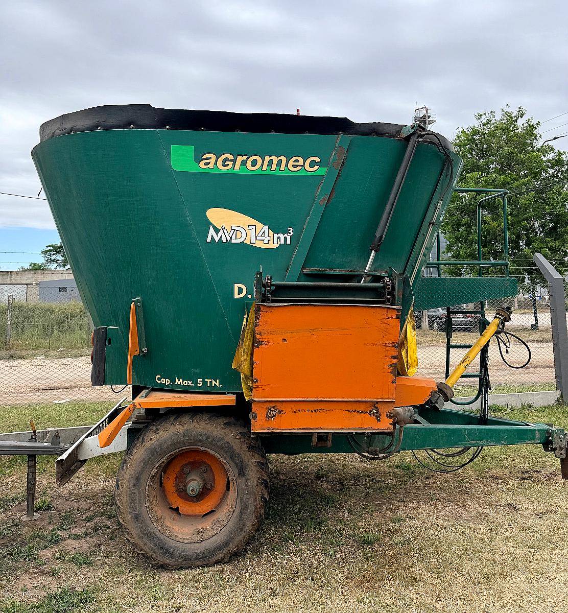 Mixer Vertical Agromec 14 Mts