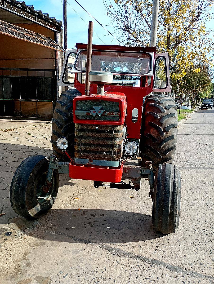 Massey Ferguson 1098 con Cabina, Control Remoto, Toma de FUE